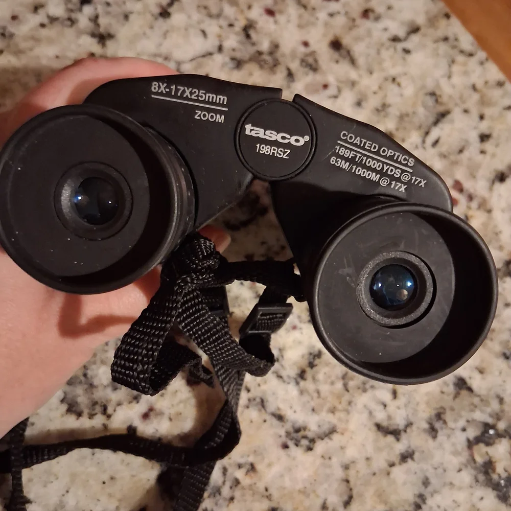 Tasco Compact Zoom Binoculars With Soft Case.